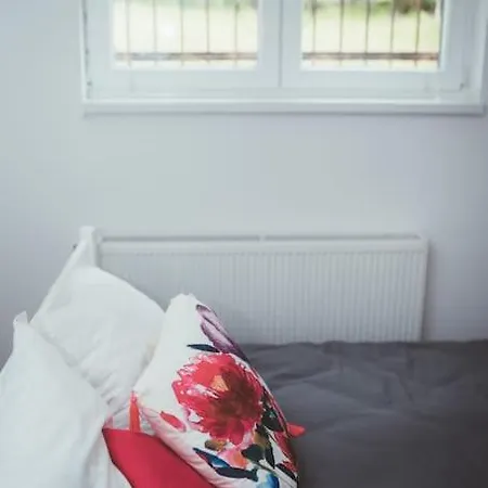 Feel - Old Town With Parking