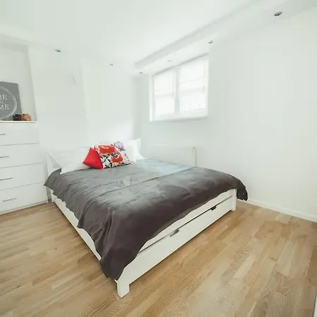 Feel - Old Town With Parking *