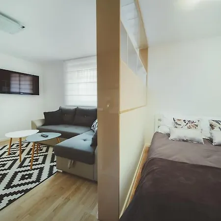 Feel - Old Town With Parking Apartamento *